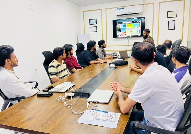 Batch of students learning Amazon selling