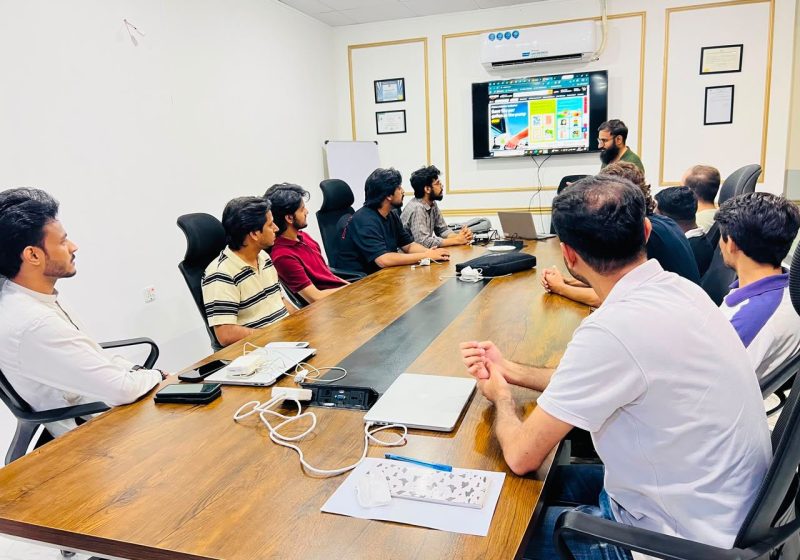 Students following the trainer's presentation